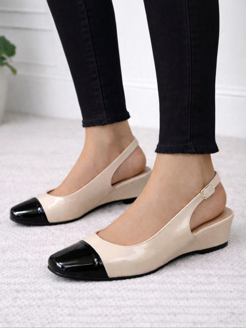 Soft Style Shirly Parisian Chic Two-Tone Sqaure Toe Comfort Wedge 10M